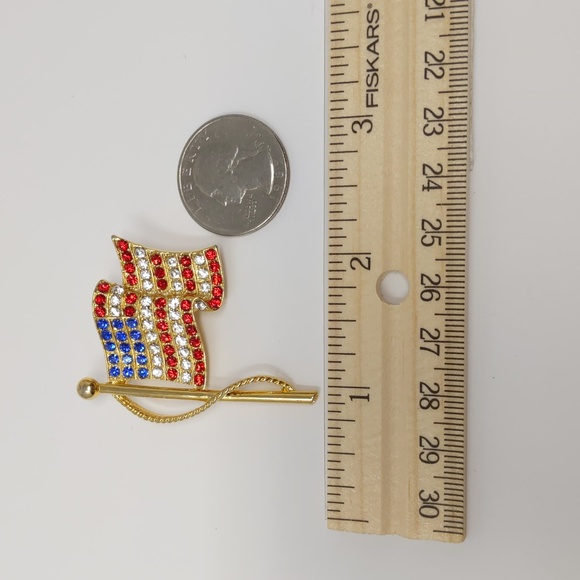 JJ Jonette American Flag Brooch Pin Signed EUC Gold Tone Rhinestones - Picture 4 of 6
